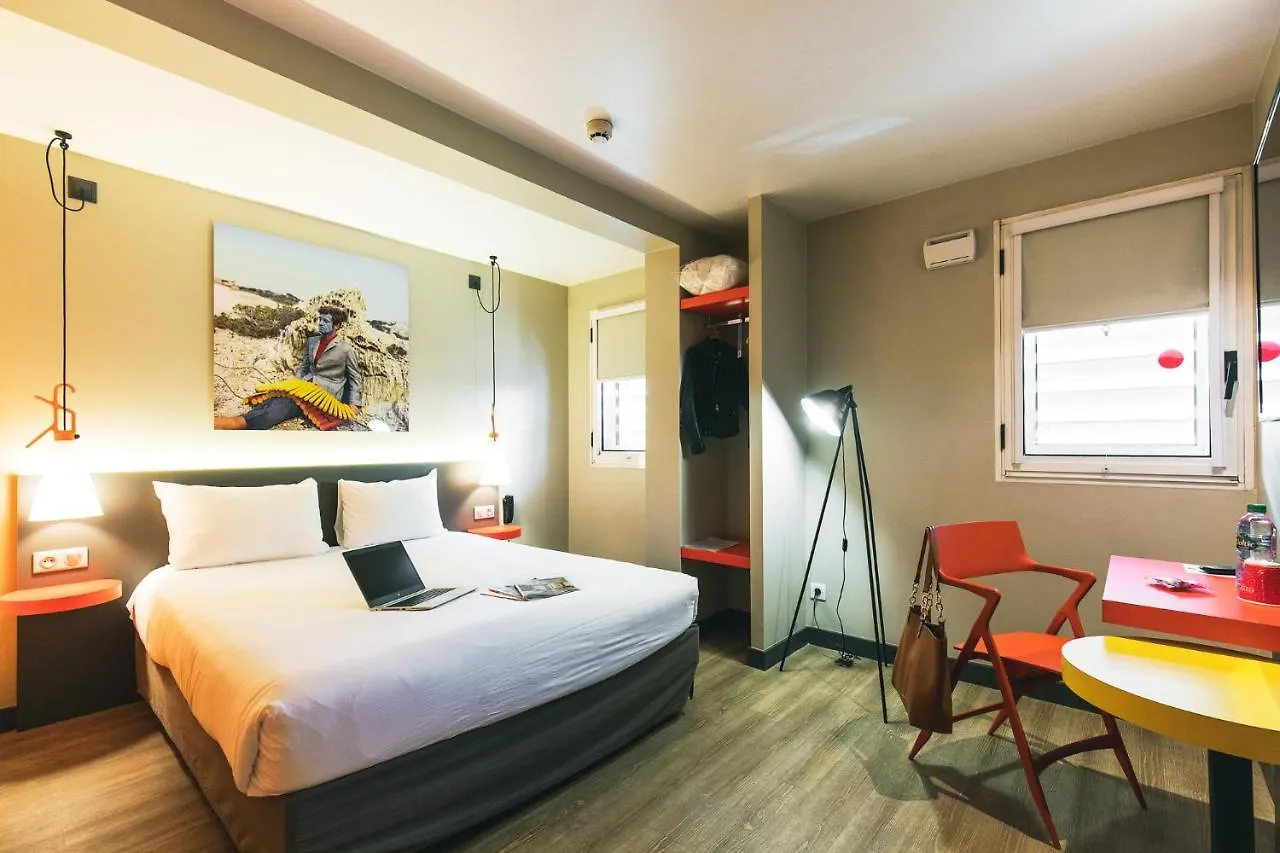 Ibis Styles Lyon Centre Confluence Hotel 3*,